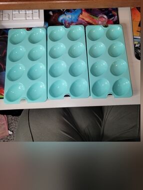 Tupperware Egg Trays Set of 3 Holds 24 Eggs Deviled Egg Holder Aqua One W/Crack